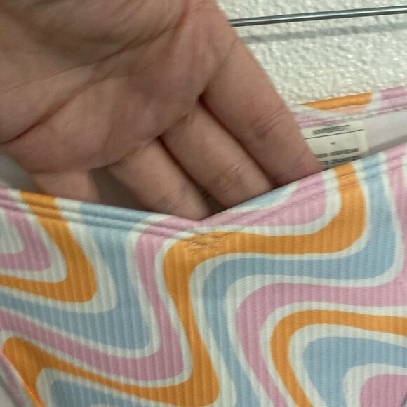 NWOT- Hollister adjustable strap wavy bikini bottoms- Size large - Picture 7 of 7